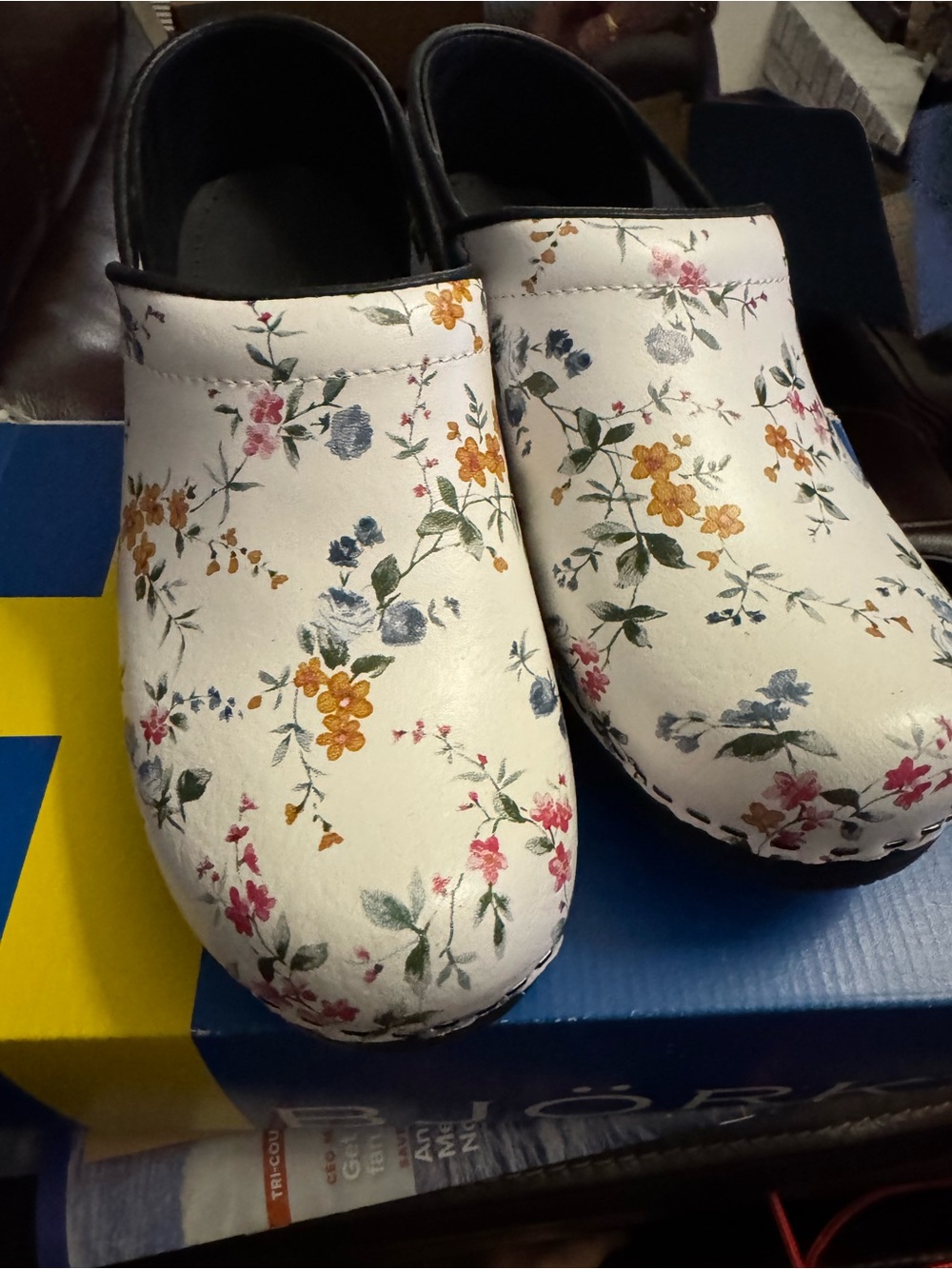 Floral White Slip-On Clogs for Women - Slip Resistant Comfort